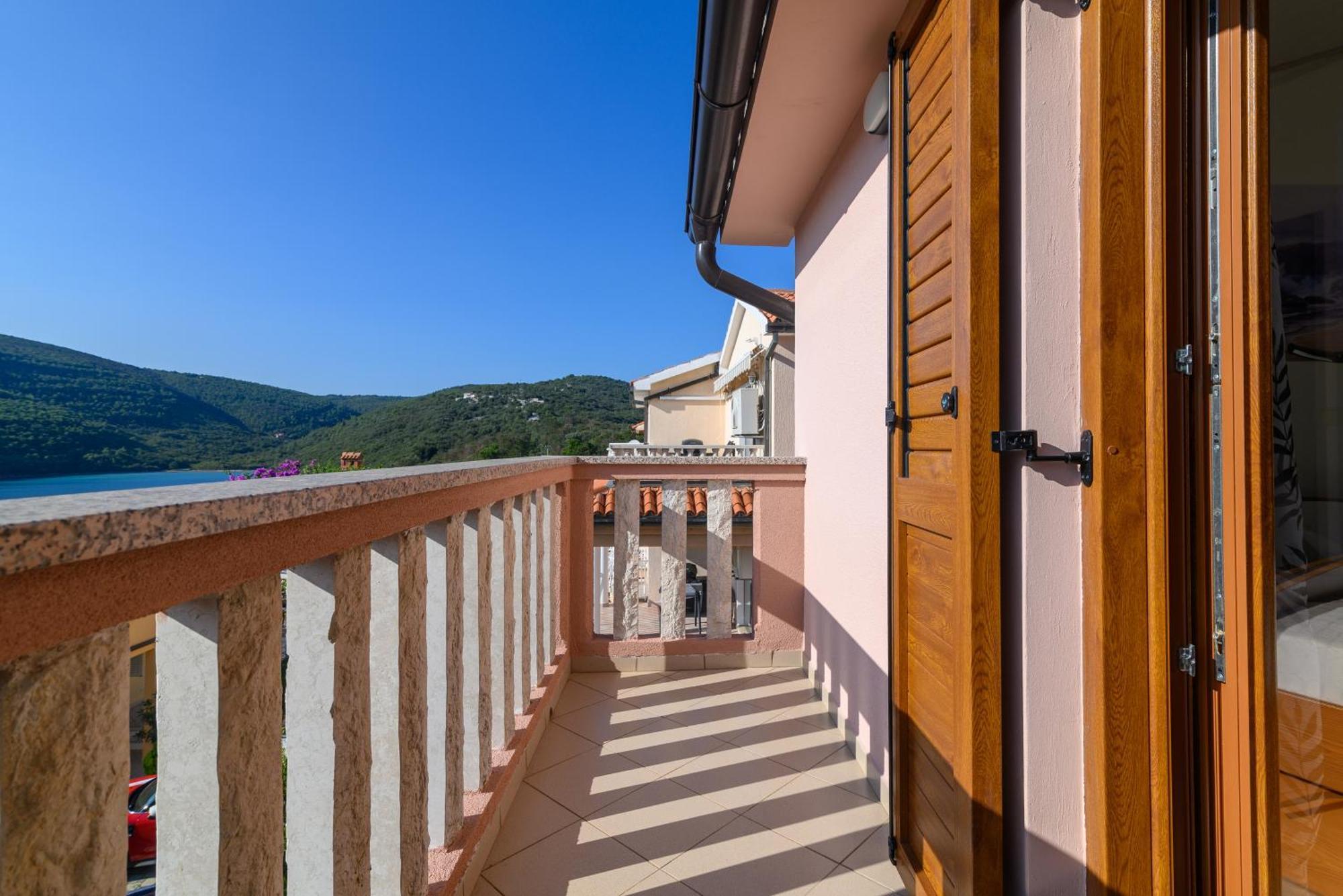 Apartments By The Sea Duga Luka - Prtlog, Labin - 2335 Esterno foto